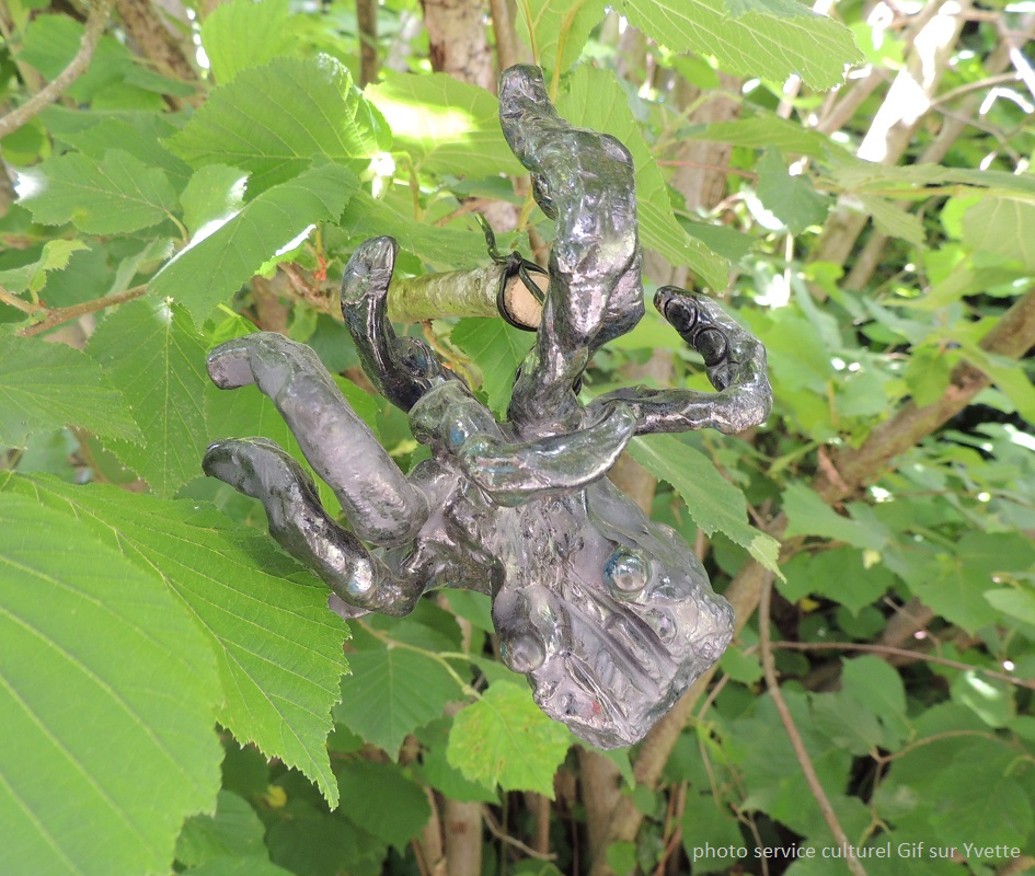 poulpe- grès - expo dans le jardin du Jongleur d'Etoiles