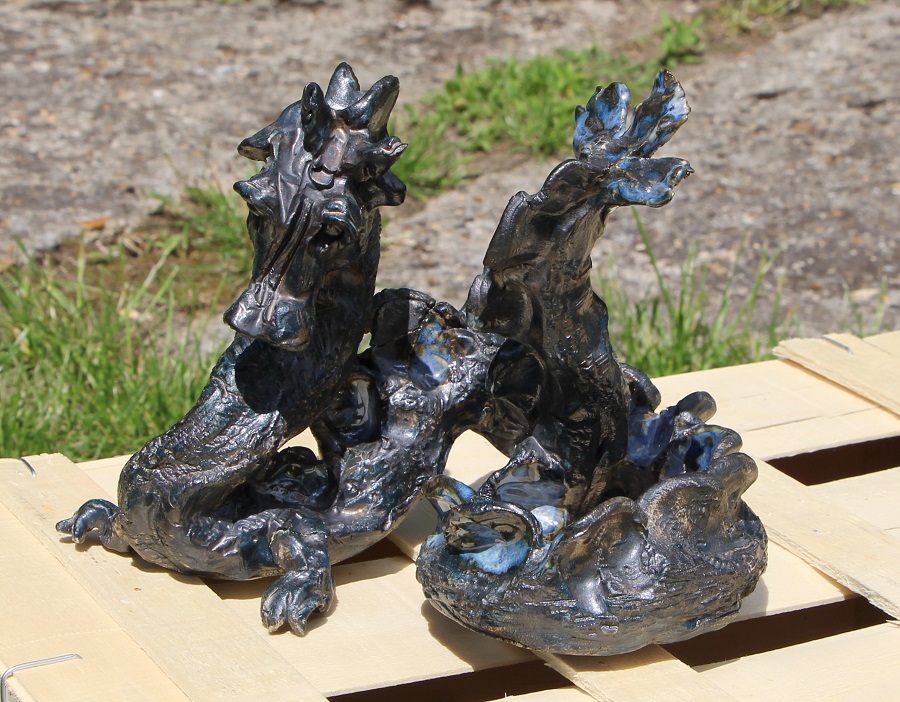 dragon- grès - expo dans le jardin du Jongleur d'Etoiles
