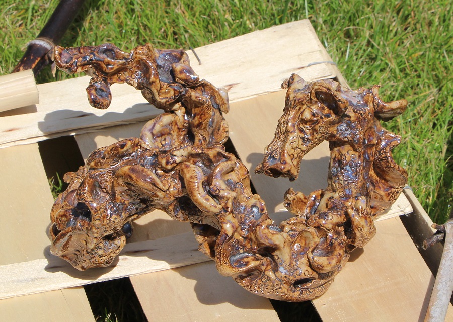 dragon - grès - expo dans le jardin du Jongleur d'Etoiles