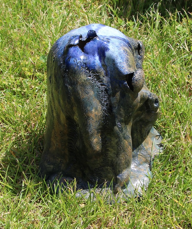 kami des eaux - grès - expo dans le jardin du Jongleur d'Etoiles