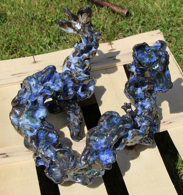 dragon - grès - expo dans le jardin du Jongleur d'Etoiles