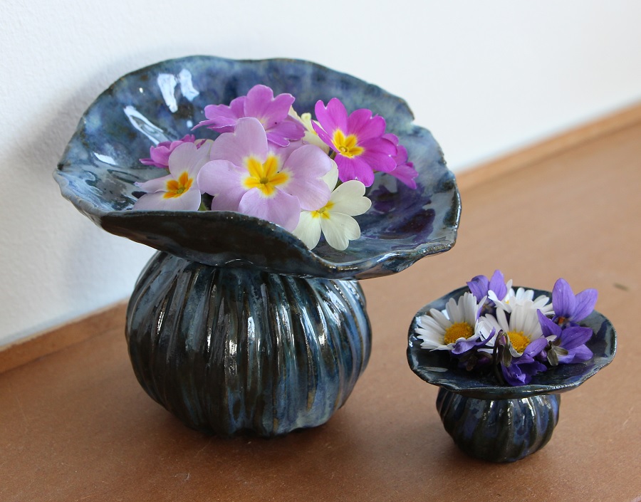 vase à pâquerettes (avec des primevères) - grès émaillé